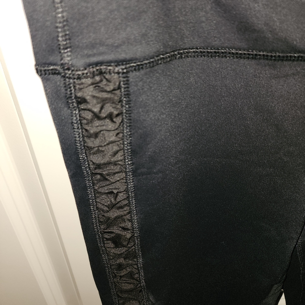 Reflex Capri Tights - Picture 2 of 4